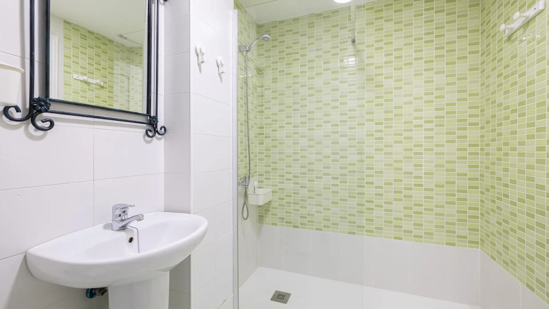 アパート マラガCosy Flat Terrace 2 Bed 2 Bath Downtownアパートメント スペイン